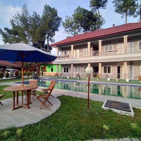 Villa Batu Tua Puncak Mitra Reddoorz โบกอร์ ภายนอก รูปภาพ