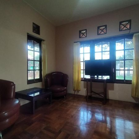 Villa Batu Tua Puncak Mitra Reddoorz โบกอร์ ภายนอก รูปภาพ