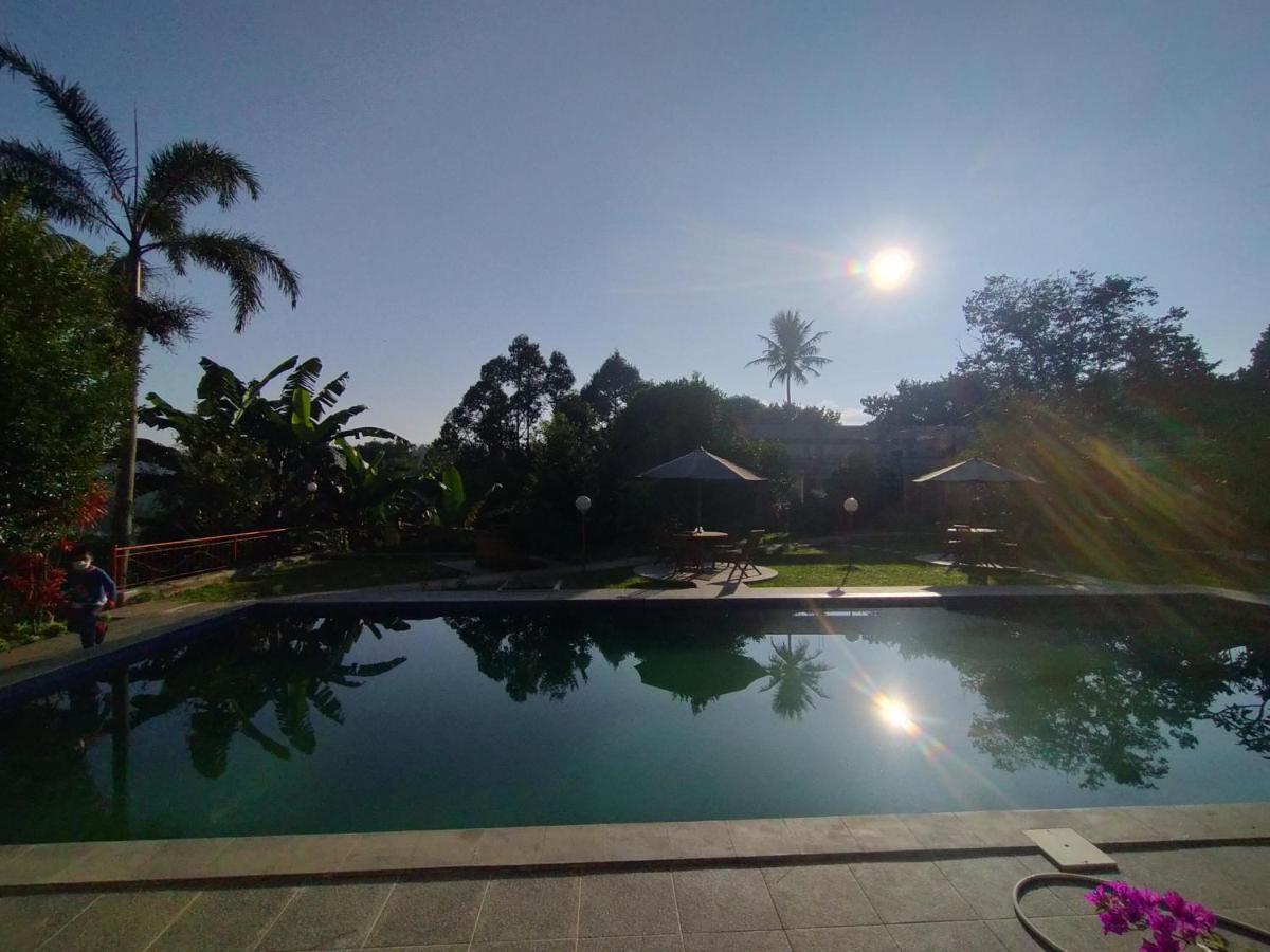 Villa Batu Tua Puncak Mitra Reddoorz โบกอร์ ภายนอก รูปภาพ