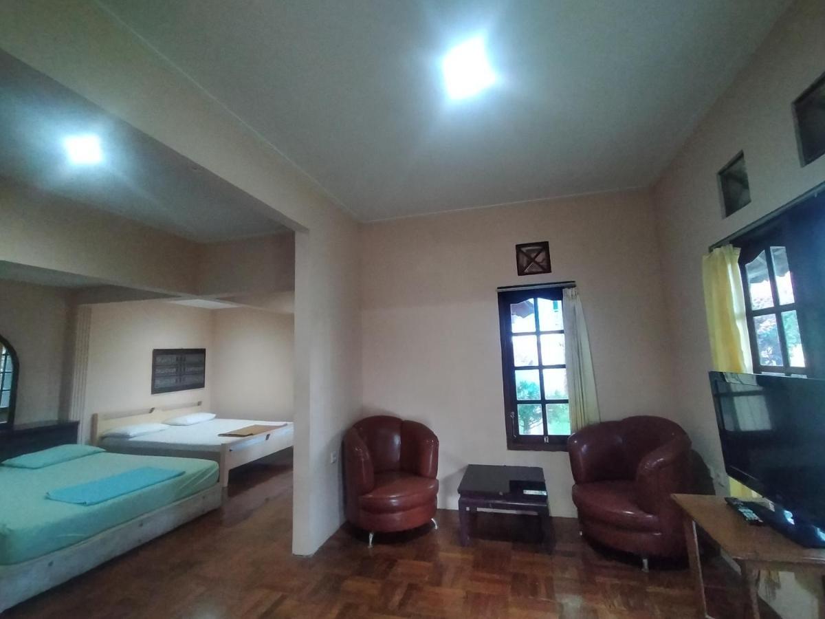 Villa Batu Tua Puncak Mitra Reddoorz โบกอร์ ภายนอก รูปภาพ
